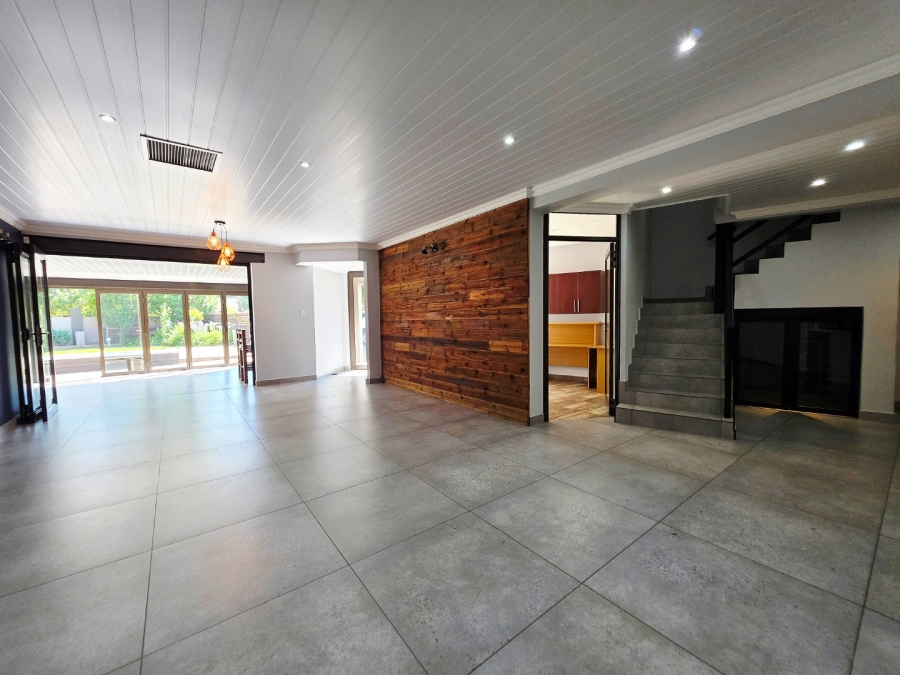 5 Bedroom Property for Sale in Langenhovenpark Free State